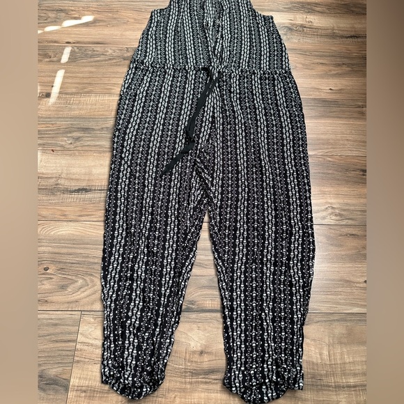 Women’s Jumpsuit - Picture 3 of 10